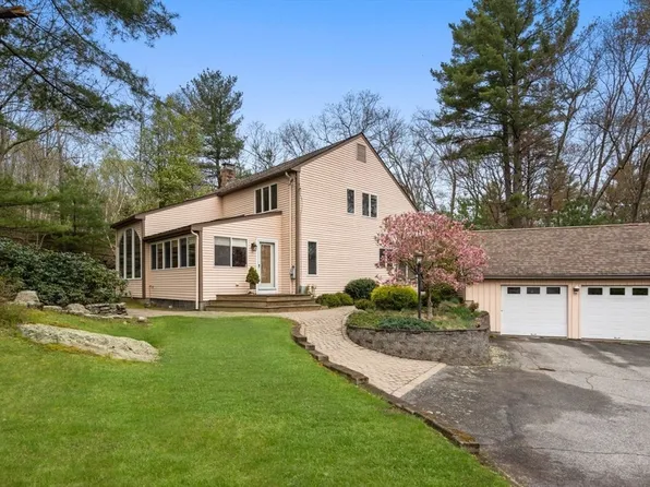 85 Hartford Ave S, Upton, MA 01568