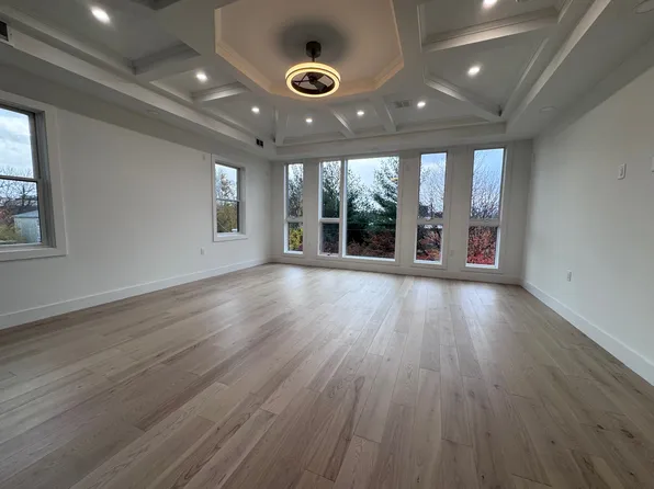 125 Collard Street image 3 of 9