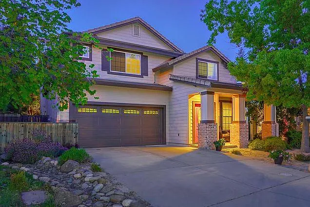 4 bed, 2528 sqft, $3,100 — Photo 1