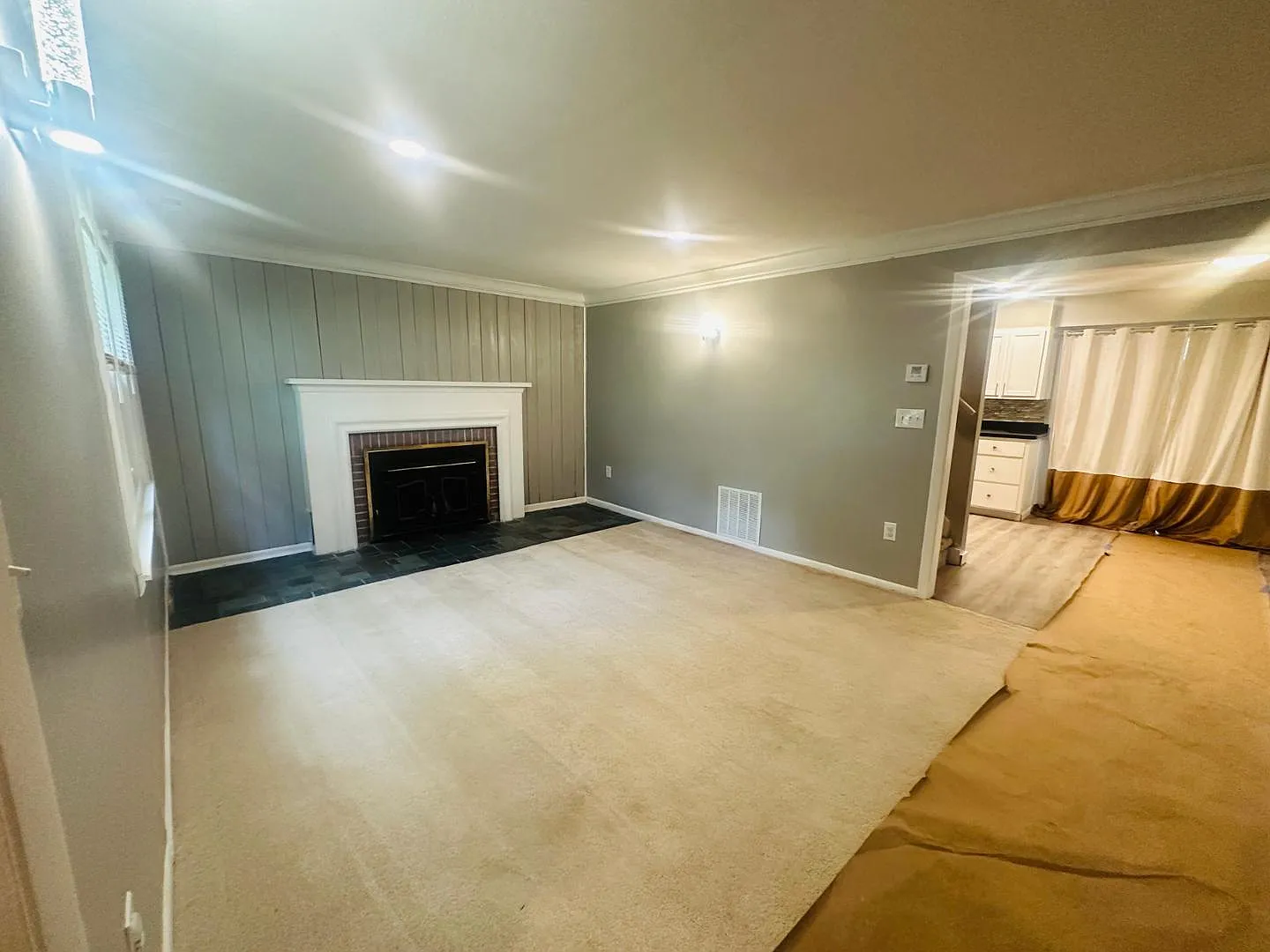 4 bed, 1.5 bath, 1889 sqft, $2,300 — Photo 2
