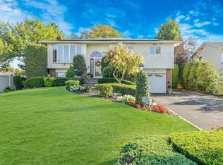 26 Plowboy Path, Commack, NY 11725