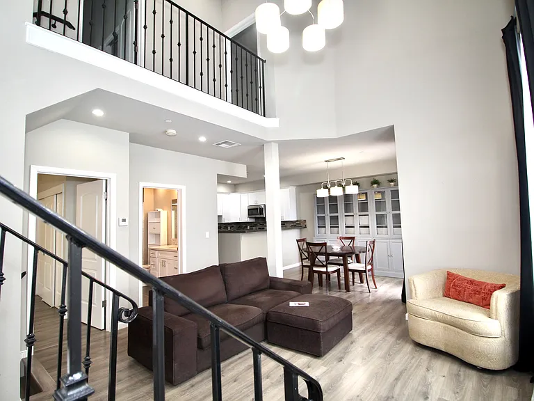 819 Estancia Ct — Photo 12