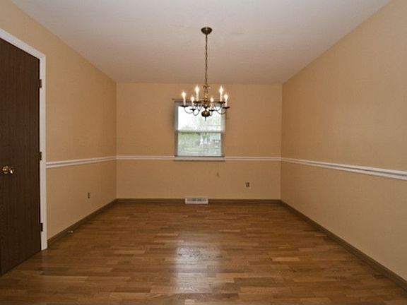 4th image of 6586 Bluebird Ct