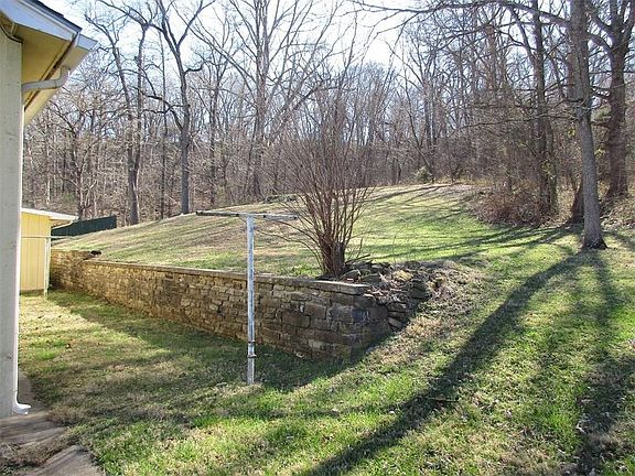 3rd image of 708 Lakeview Dr