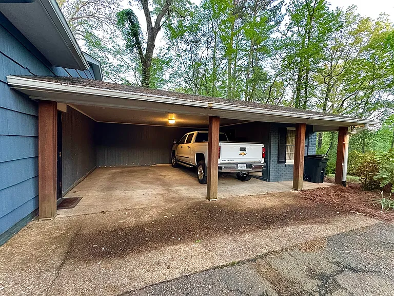 1801 Chickasaw Dr — Photo 3