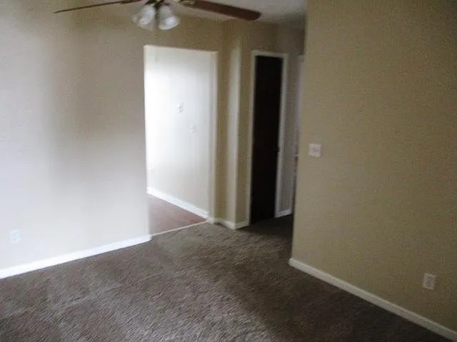 2 bed, 1.5 bath, 1000 sqft, $1,010 — Photo 4