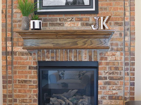 Gas fireplace