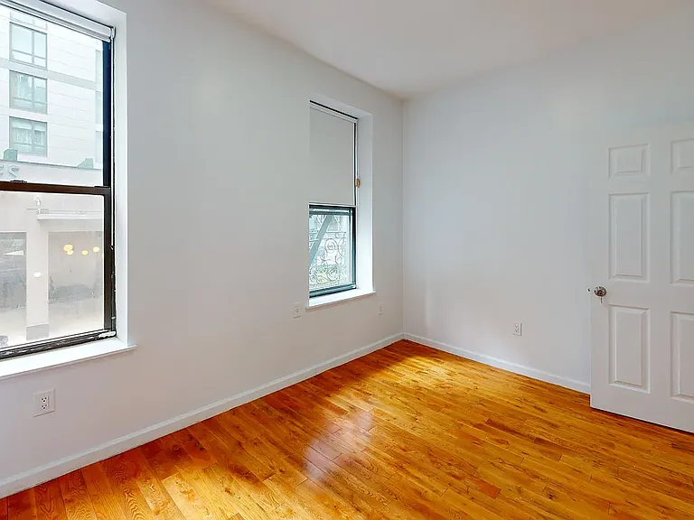 139 W 28th St #4E — Photo 4