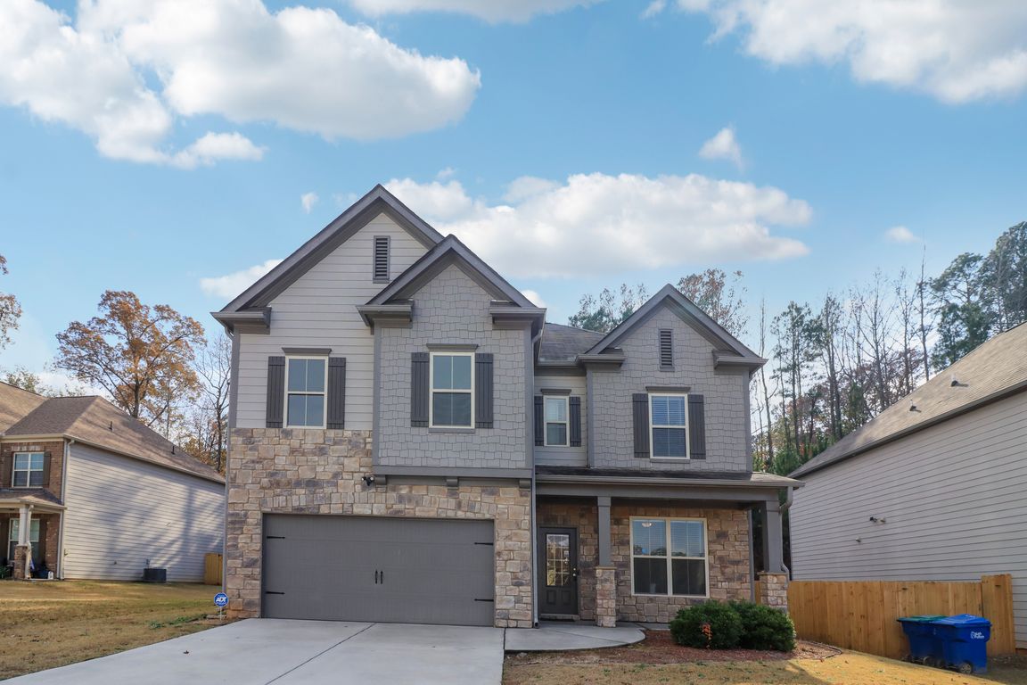 Amberland Sq-S2111-001.jpg