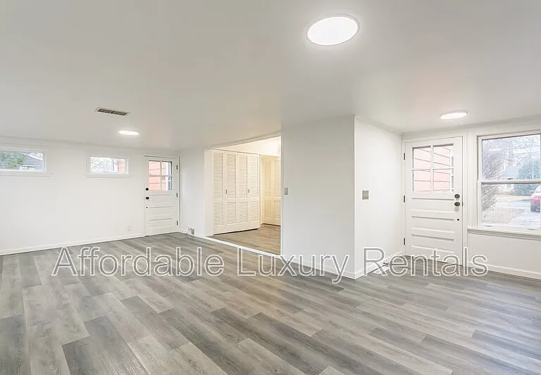805 Landing Rd N — Photo 6