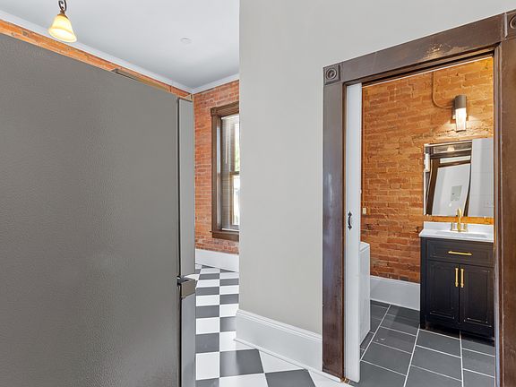 2nd image of 601 Baxter Ave #3