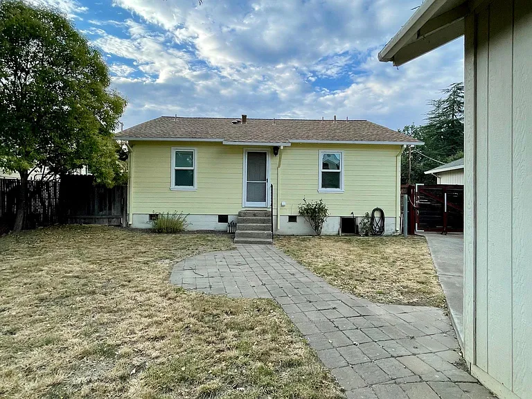 51 N Court Rd — Photo 4
