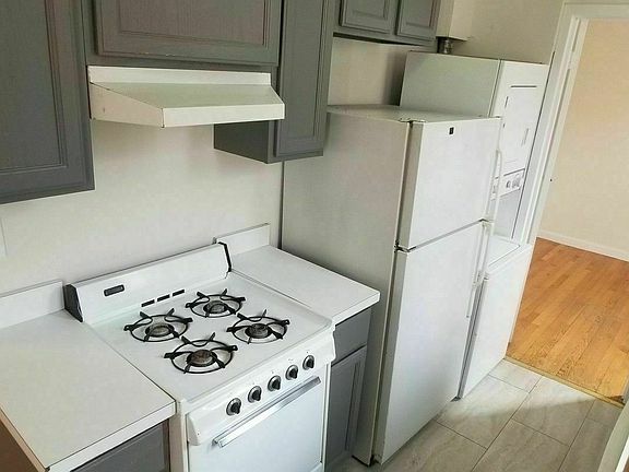 5th image of 355 E 78th St #2C