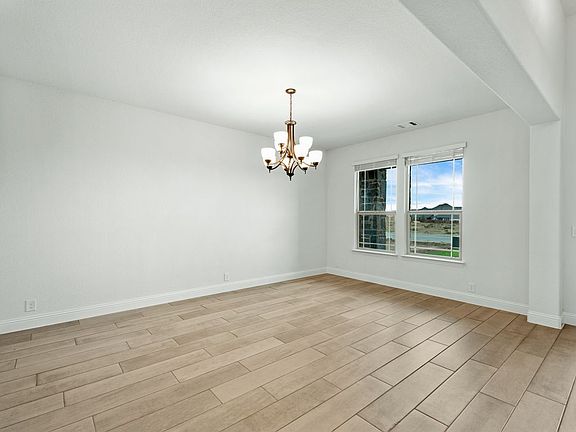 4th image of 921 Superbloom Ave