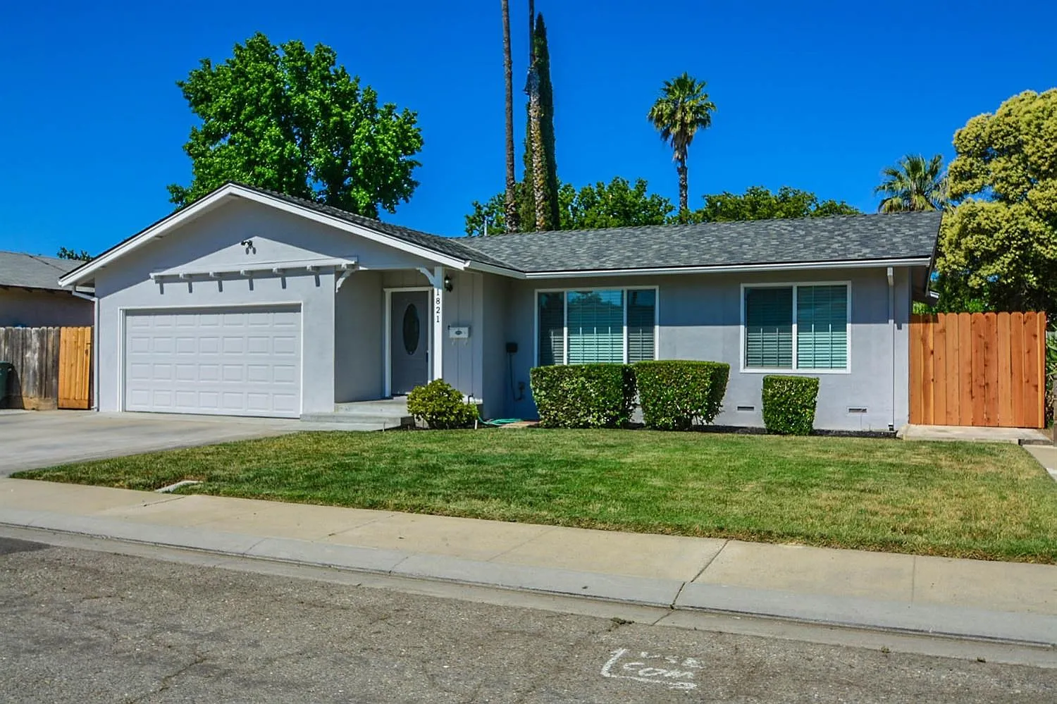 1821 Manzanita Dr photo 1