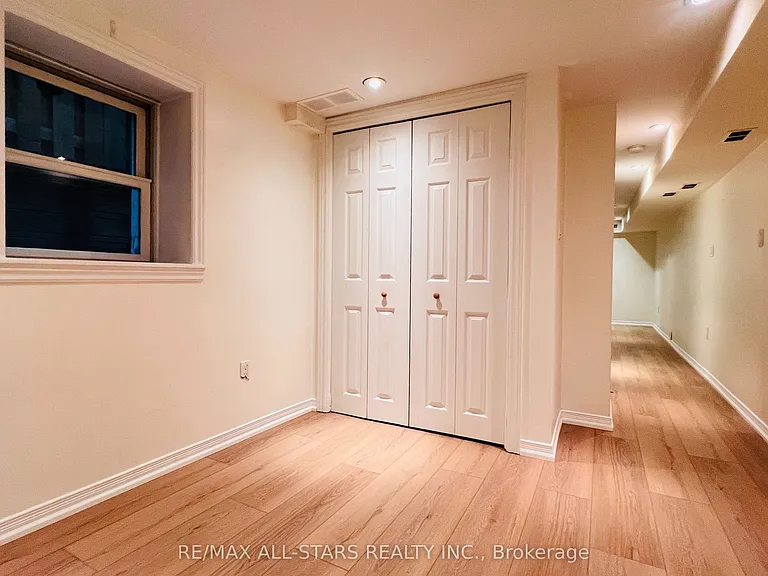 68 Macpherson Ave — Photo 22