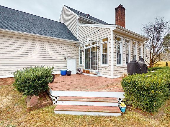4th image of 306 Lois Place
