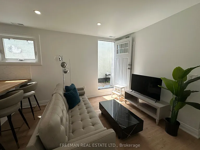3449 Yonge St #2 — Photo 7