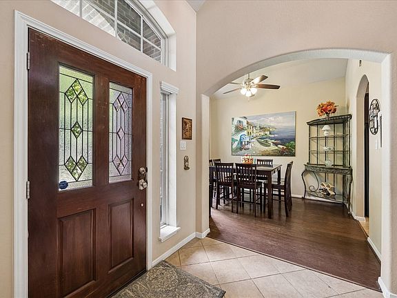 4th image of 1014 Cedar Lake Ct