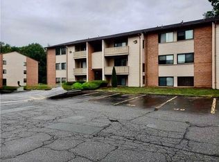 1137 1/2 Hartford Ave APT 3A, Johnston, RI 02919