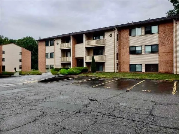 1137 1/2 Hartford Ave APT 3A, Johnston, RI 02919