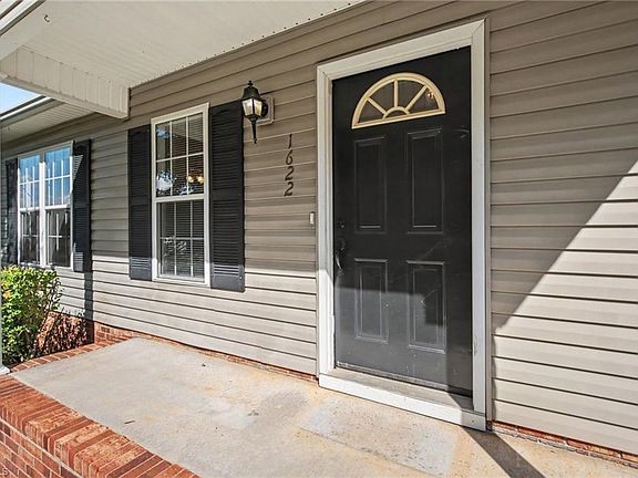 2nd image of 1622 Hawkcrest Ln