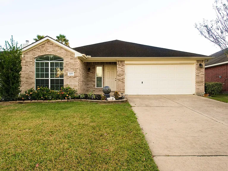 16211 Noblewood Way — Photo 3