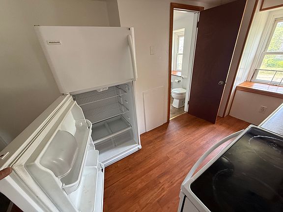 5th image of 134 S Main St APT 3