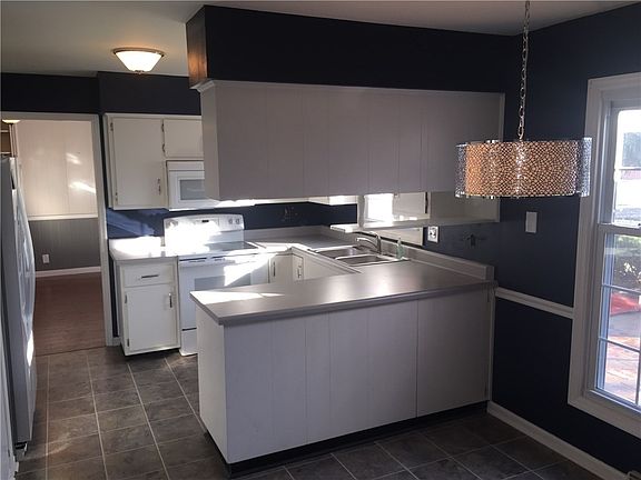 4th image of 1703 Hillcrest Ave