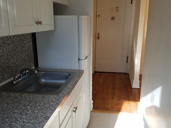 4th image of 861 E 27th St APT 2A