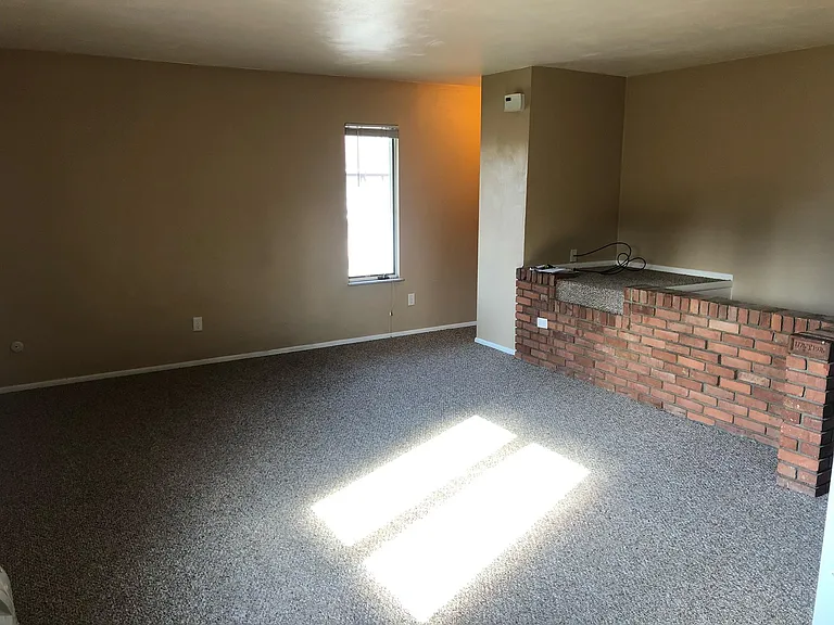 41 Shraders Ln — Photo 3