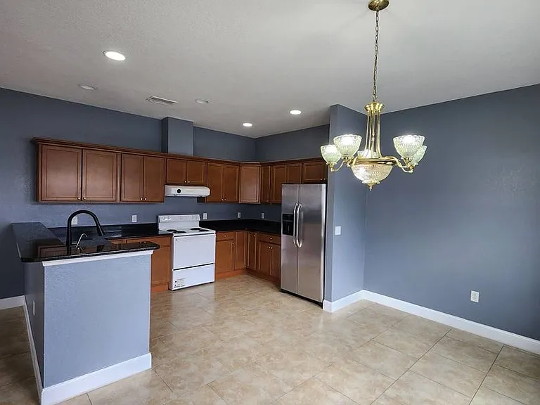 328 Dundee Dr — Photo 20