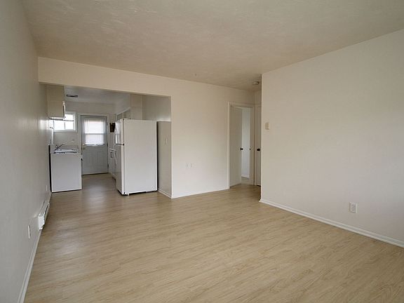 2nd image of 8115-8123 SE Ramona St #8121
