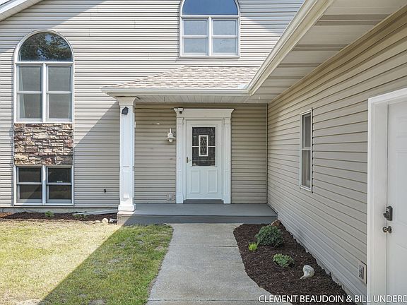 3rd image of 6803 Dale Ct