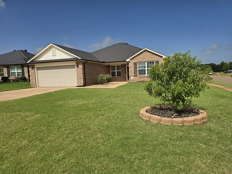 2701 Red Pine Cir — Photo 1