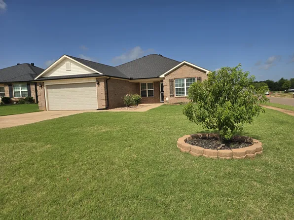 2701 Red Pine Cir, Yukon, OK 73099