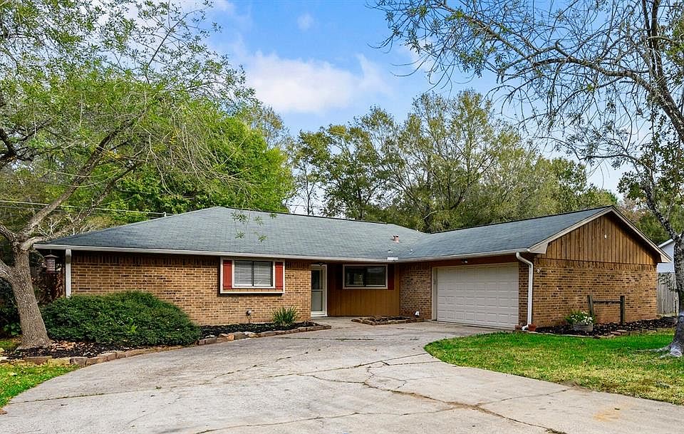1st image of 9619 Forest Hollow Dr