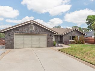 390 Woodhill Dr, Redding, CA 96003