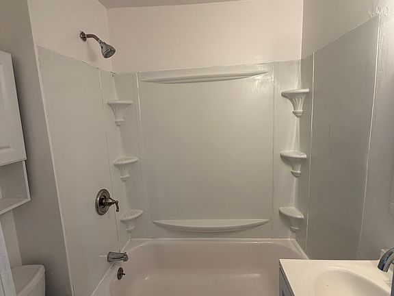 4th image of 15 Farrell Ln