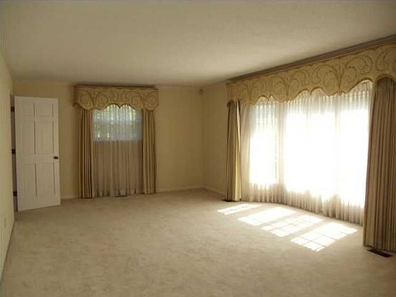 4th image of 1407 Bunker Hill Dr