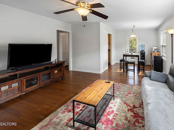 4th image of 324 Sarvis Dr