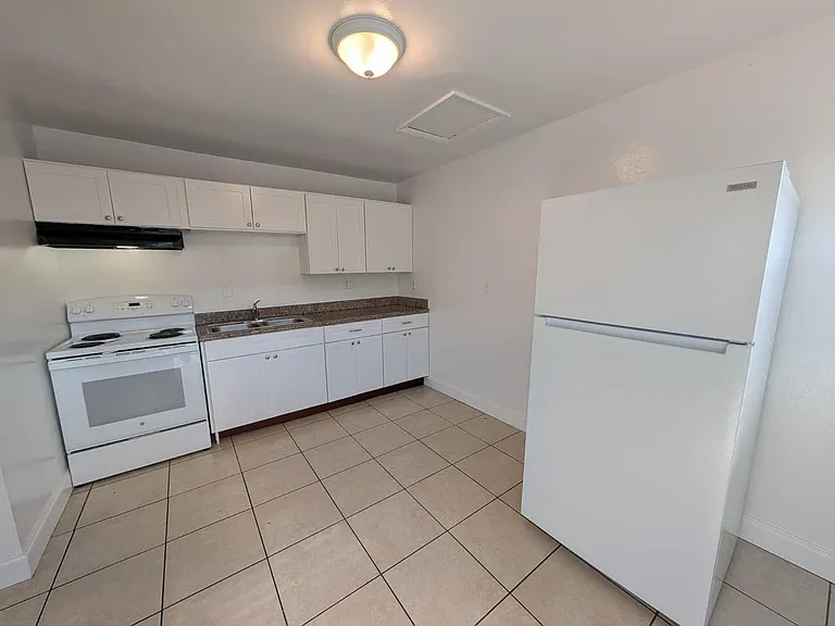 140 NW 40th St #264 — Photo 3
