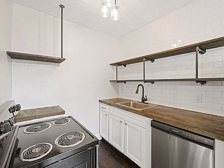 4300 Erie Ave #8 — Photo 4