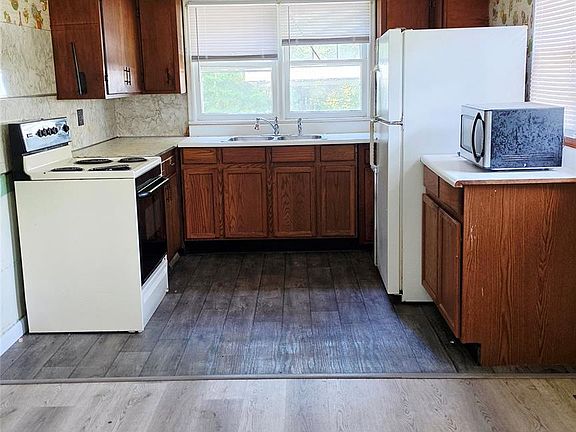 5th image of 2525 E Valley Rd