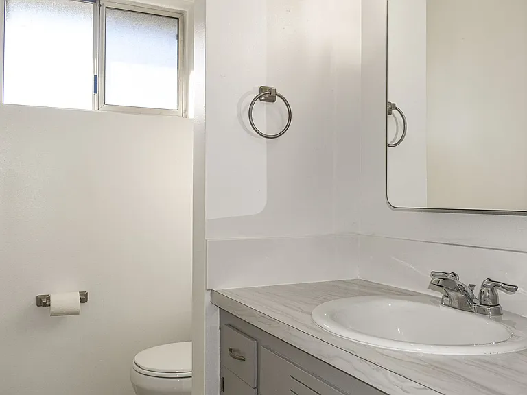 Kathy-Ann Apartments — Photo 21