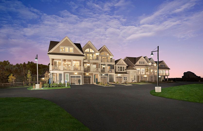 Luxury townhomes at Harborside at Hudson's Ferry