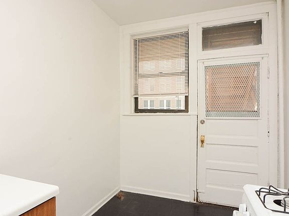5th image of 825.5 W Waveland Ave #M05r