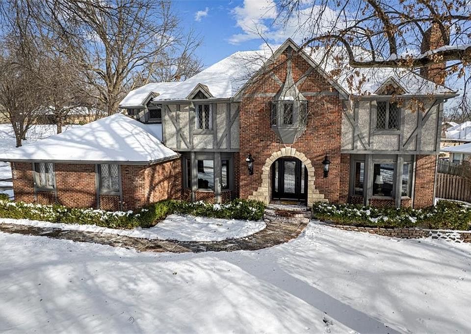 1st image of 1308 NE Sunny Creek Ln
