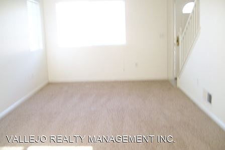 3rd image of 729 Daniels Ave
