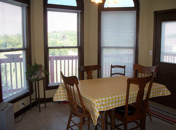 3rd image of 285 Carrie Ln